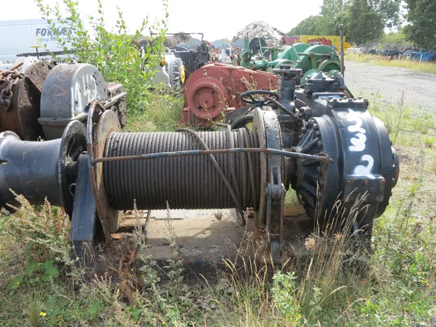 Image 1 of 7 - Anchor winch