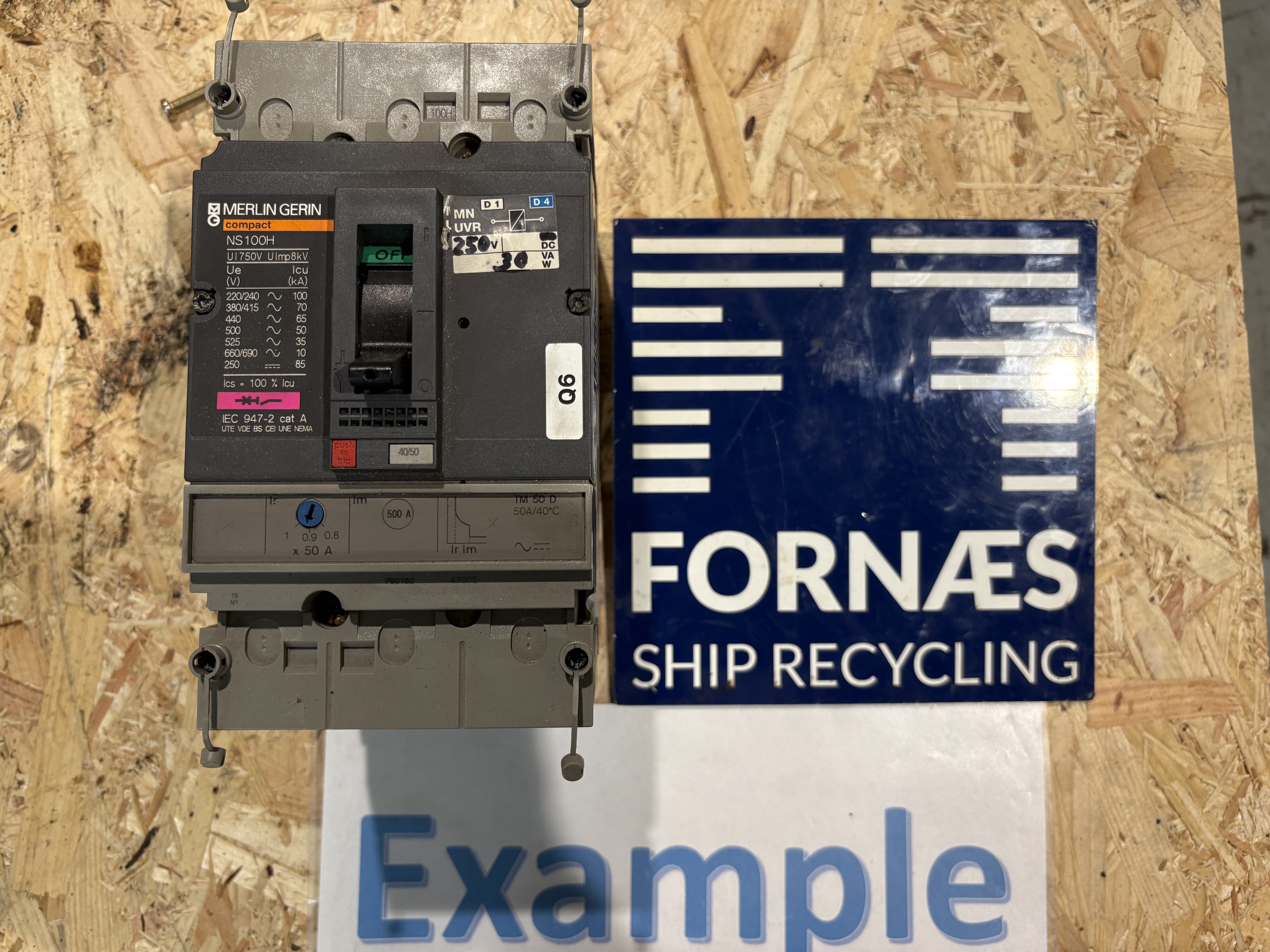 MERLIN GERIN - NS100H