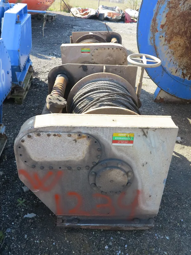 Image 3 of 6 - Split winch