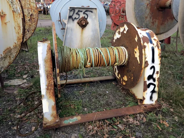 Image 2 of 3 - Trawl winch