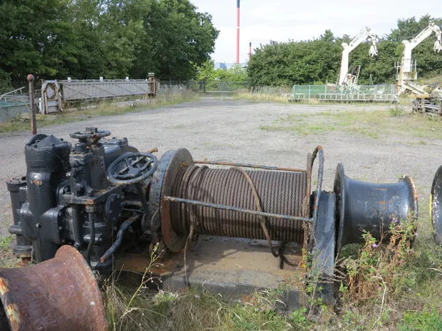 Image 3 of 7 - Anchor winch