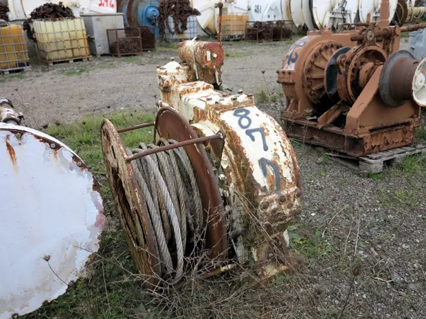 Image 3 of 3 - Trawl winch