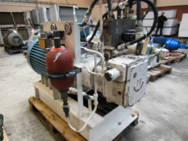 Image 3 of 10 - HP24