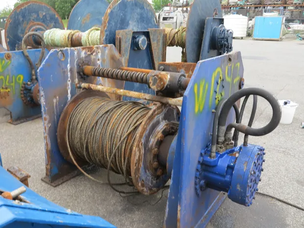 Image 2 of 6 - Split winch