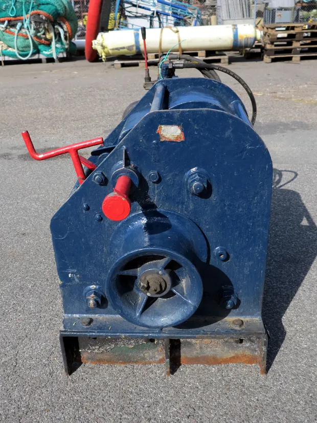 Image 3 of 6 - Anchor winch