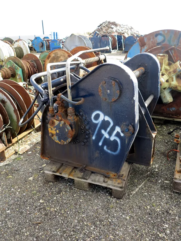 Image 2 of 3 - Trawl winch