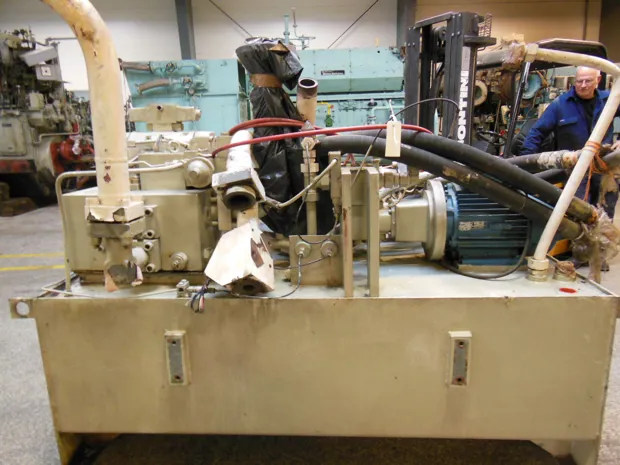 Image 3 of 4 - HS143