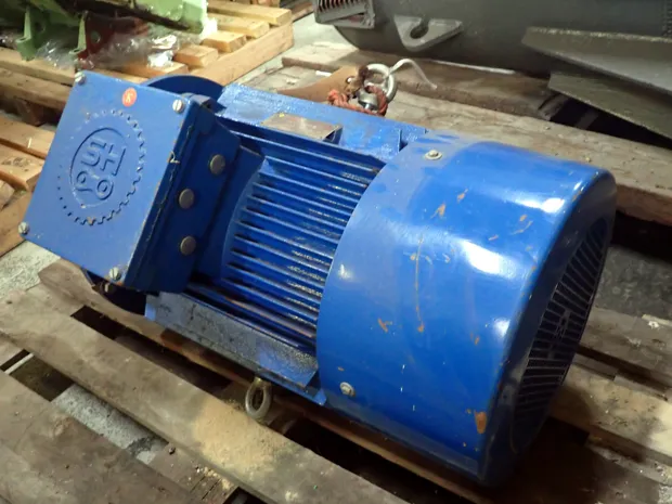 Image 2 of 4 - Hoyer Motors - Y2E2 200L1-2