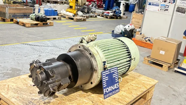 Image 4 of 9 - HP1037