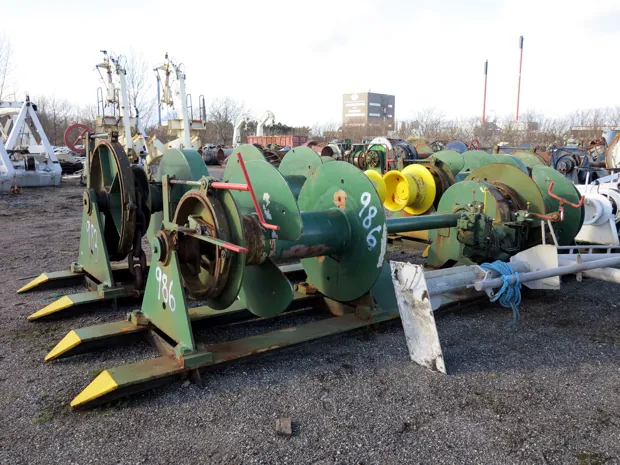 Image 1 of 3 - Mooring winch