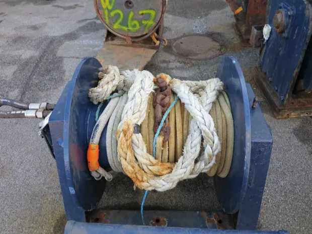 Image 1 of 5 - Tackle winch
