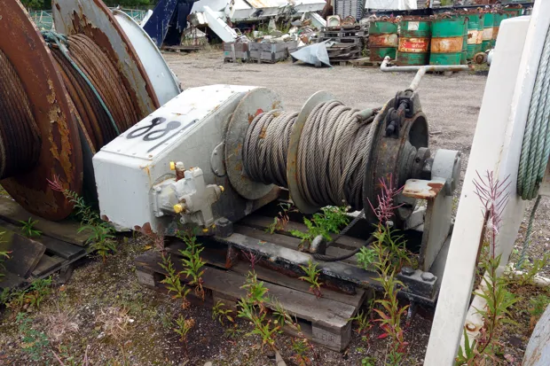 Image 2 of 2 - Mooring winch