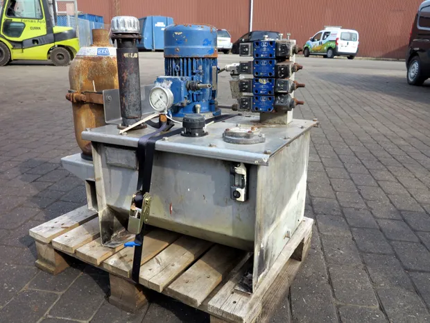 Image 1 of 3 - HS273