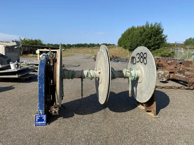 Image 3 of 6 - ND388