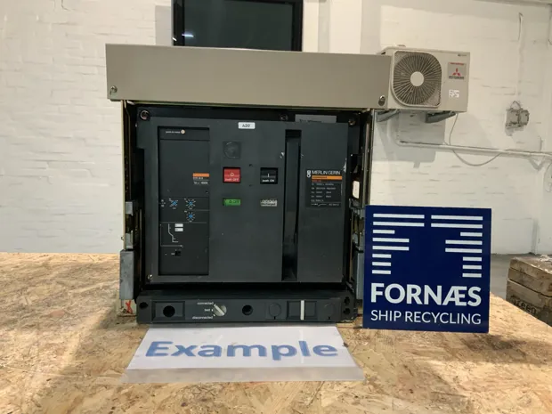 Image 1 of 4 - Merlin Gerin - M8H2