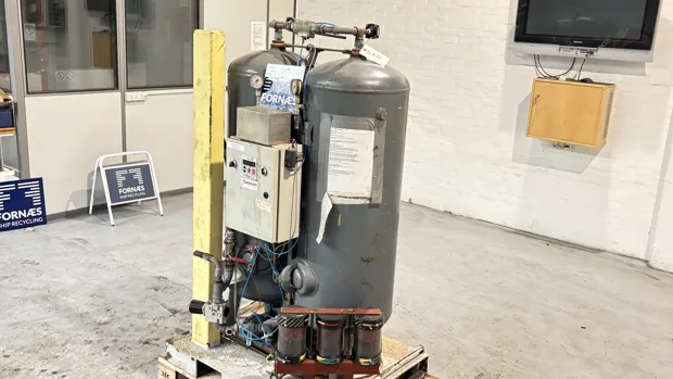 Image 2 of 11 - DANA-tank air tanks  - 190 Liters X 2