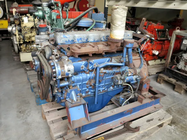 Image 2 of 2 - Isuzu - 6 cyl