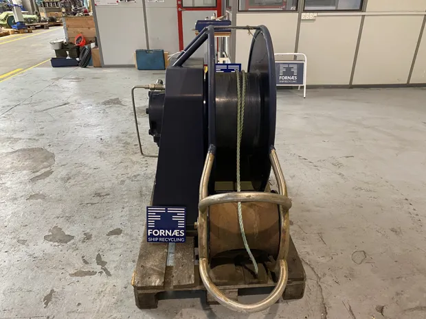 Image 2 of 7 - Split winch