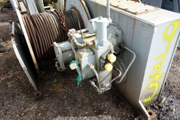 Image 2 of 2 - Mooring winch