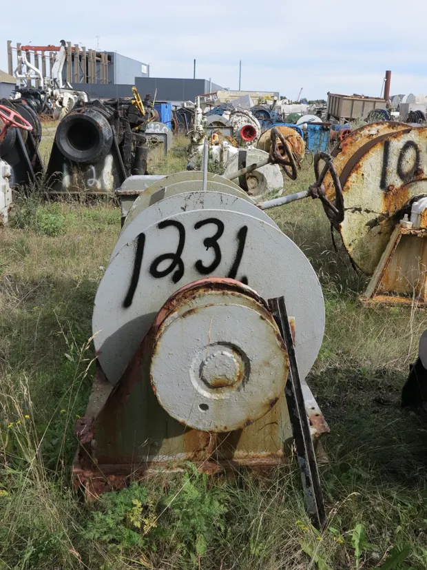 Image 4 of 4 - Trawl winch