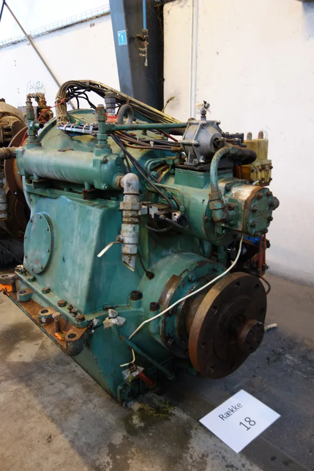 Image 3 of 6 - Ulstein - 220 AGSC