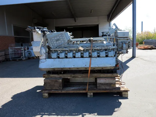 Image 4 of 6 - Deutz - SBA 16M 816