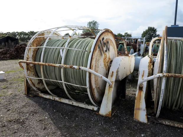 Image 1 of 7 - Split winch