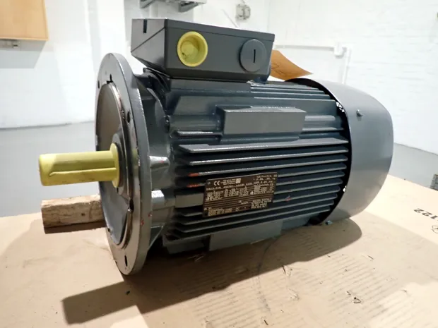 Image 3 of 4 - VEM - K25R 132M 2 DK HW