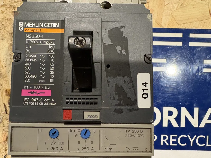 Image 2 of 4 - Merlin Gerin	 - NS250H