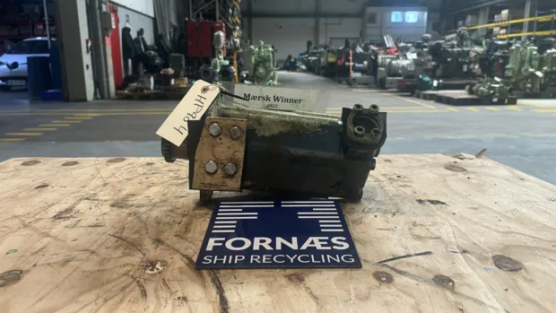 Image 4 of 9 - HP984