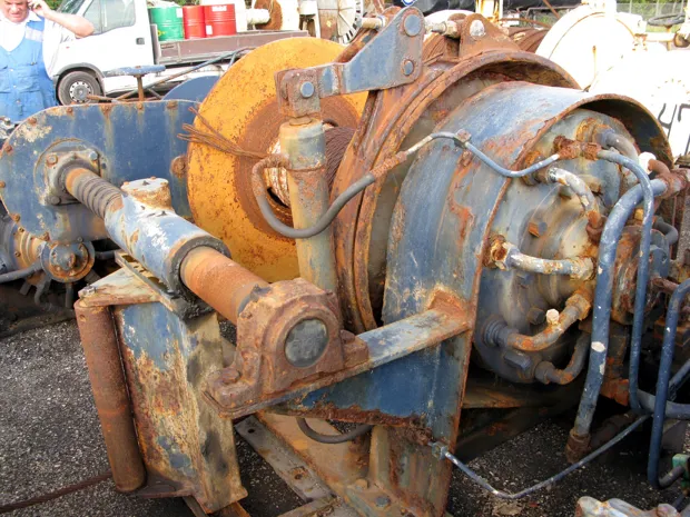 Image 2 of 2 - Split winch