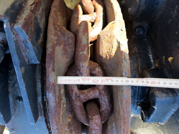 Image 5 of 5 - Anchor winch