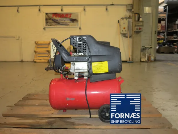 Image 2 of 6 - Qucomp - 2.5 H.P