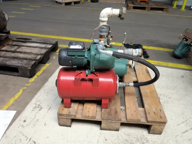 Image 1 of 3 - DAB - JET 82T