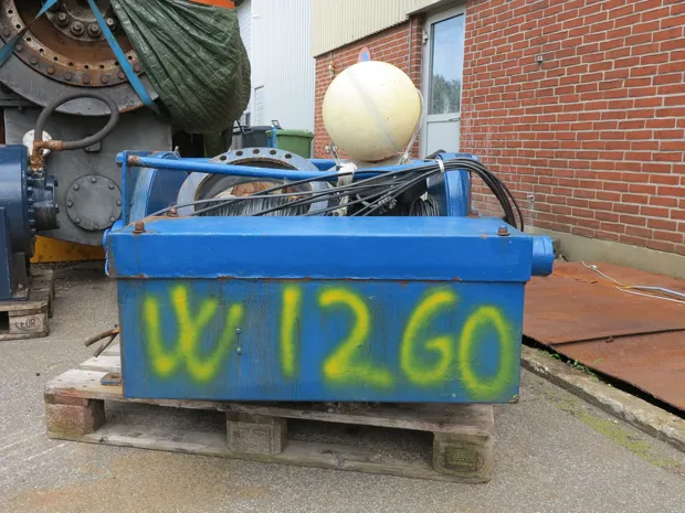 Image 3 of 4 - Sounder winch