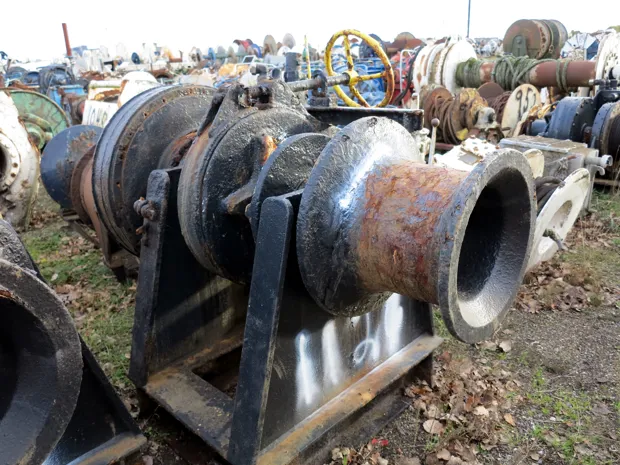 Image 3 of 3 - Anchor winch