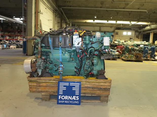 Image 3 of 6 - Volvo Penta - D9A 2J HM