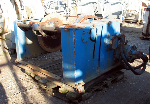 Image 2 of 2 - Split winch