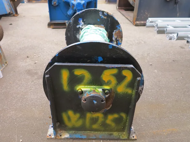 Image 5 of 5 - Tackle winch