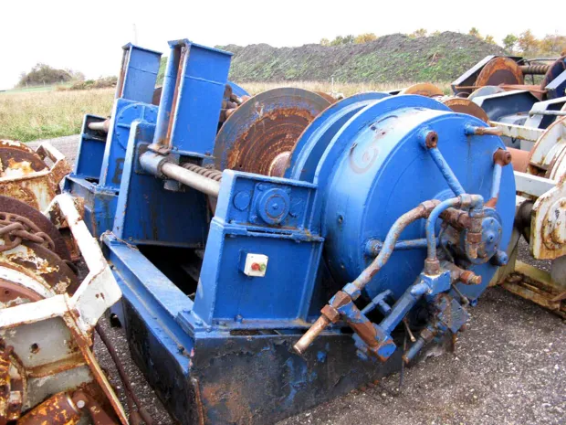 Image 1 of 3 - Split winch