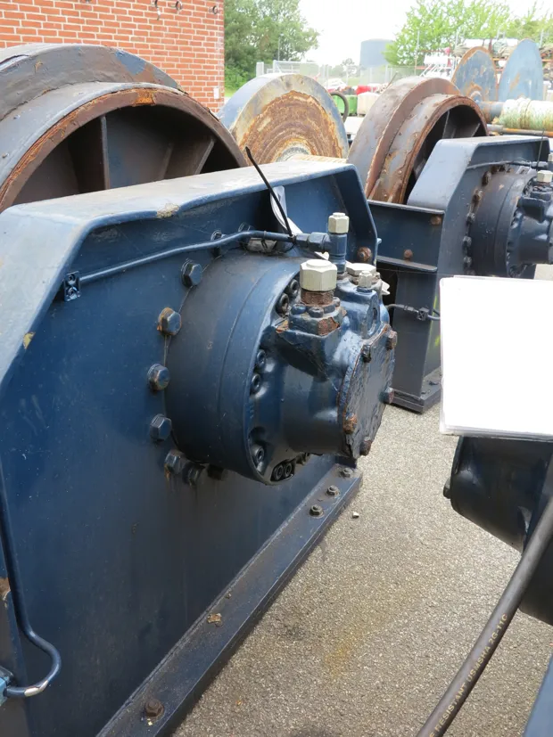 Image 3 of 3 - Trawl winch