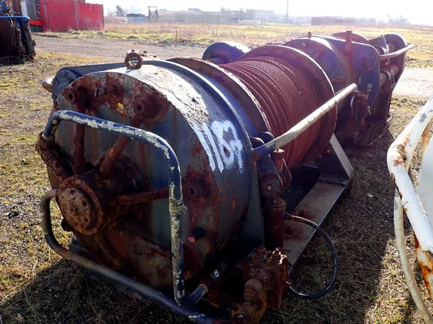 Image 2 of 3 - Split winch