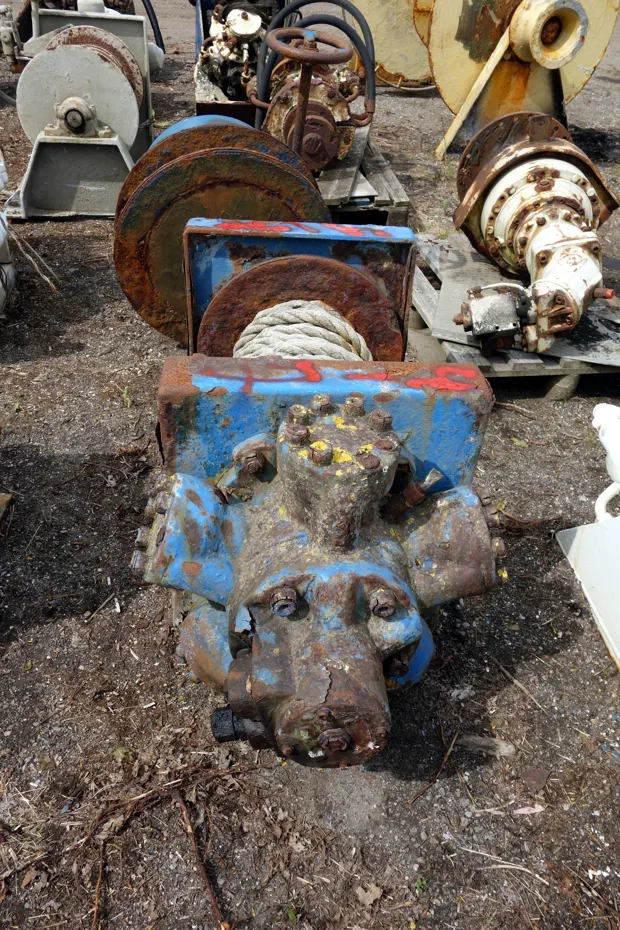 Image 2 of 2 - Tackle winch