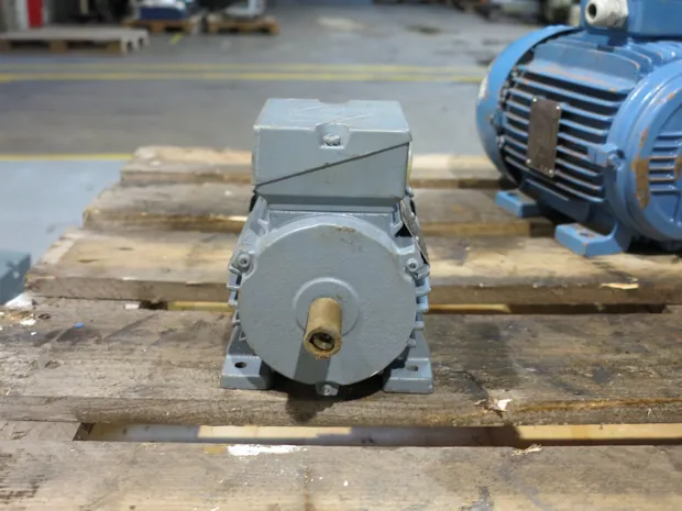 Image 2 of 4 - VEM - K21R 71 G 4