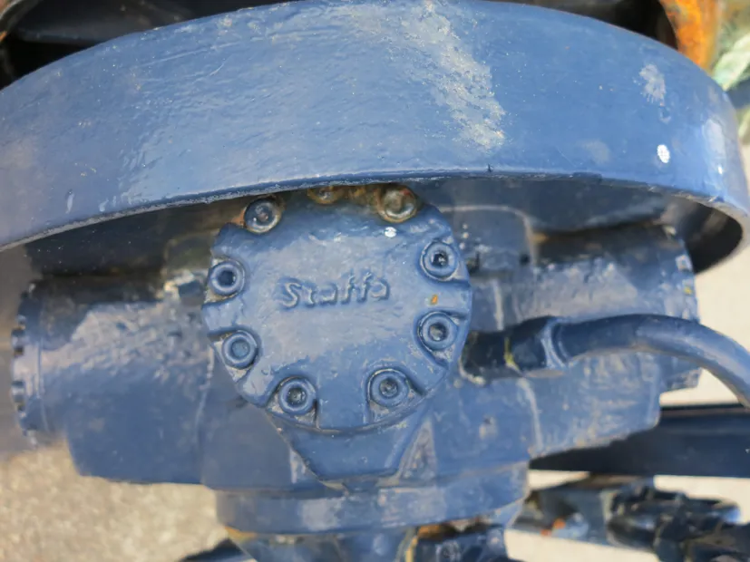 Image 5 of 5 - Mooring winch