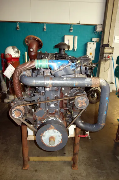 Image 4 of 5 - Mitsubishi - 6D22