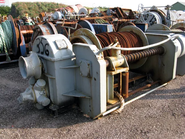 Image 1 of 2 - Split winch