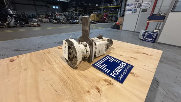 Image 2 of 13 - Danfoss - OMT 160 T