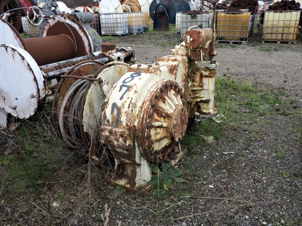 Image 2 of 3 - Trawl winch