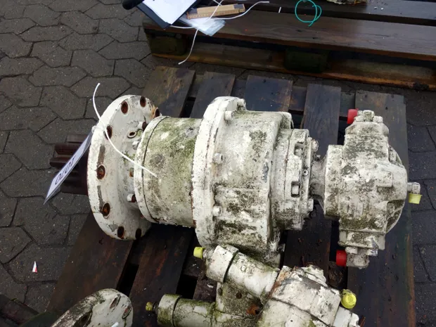 Image 2 of 3 - Tackle winch